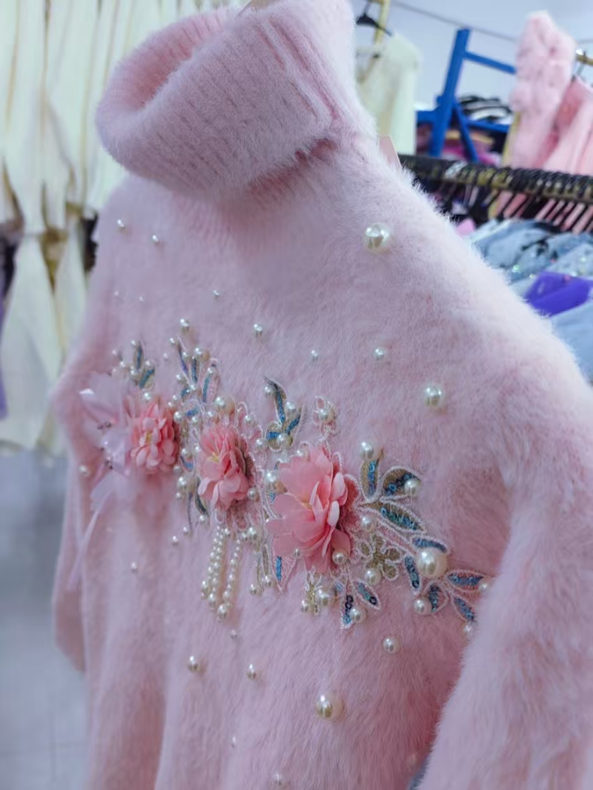 Winter Clothing Photo - Suéter Rosa de Gola Alta Slim